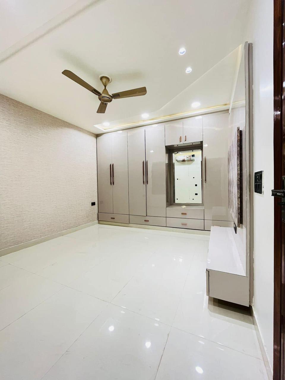 Walk-in Closet Storage