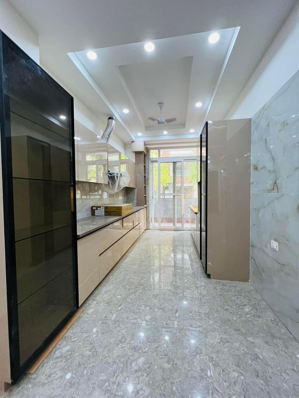 Contemporary Quartz Counter